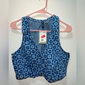 Flower print “faux jean” button up crop top (adjustable)